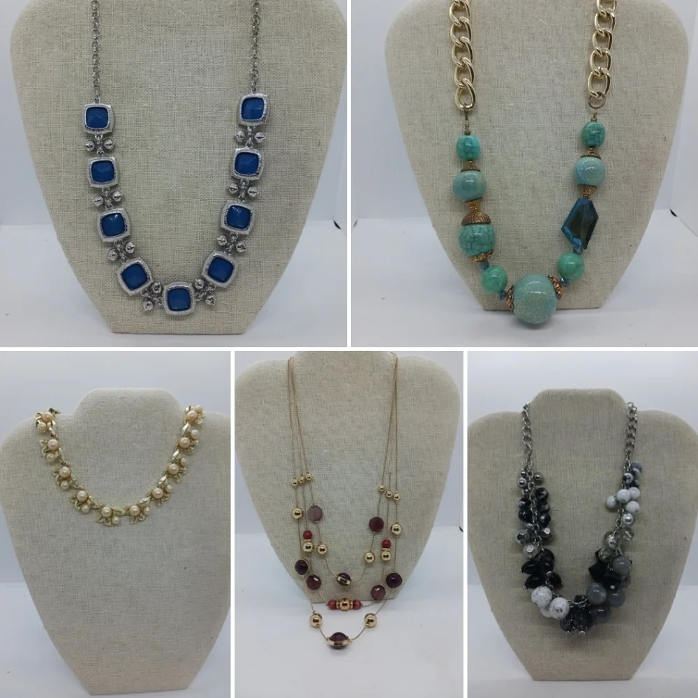 WOMEN'S ASSORTED NECKLACES